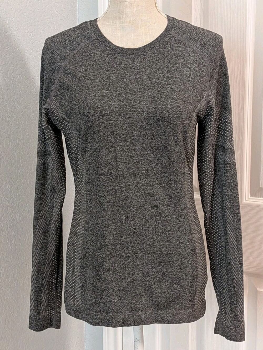 FIGS Salta Seamless Long Sleeve Underscrub Gray Medium Polka Dot EUC